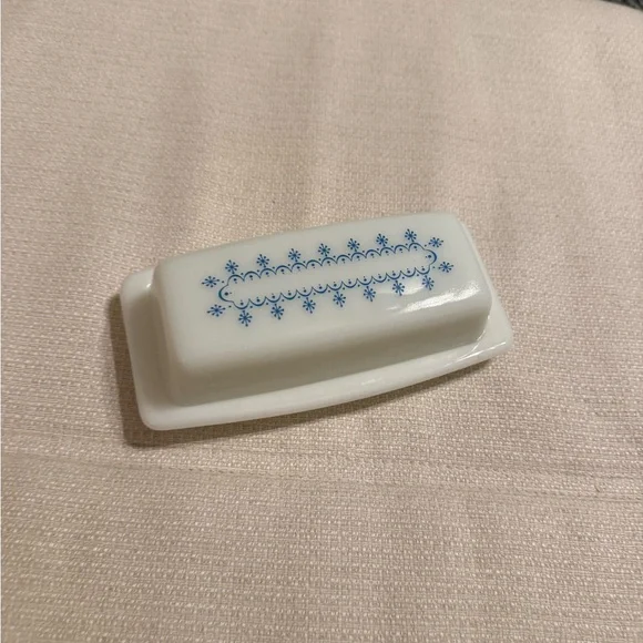 Vintage Pyrex Butter Dish and Salt or Pepper Holder - Picture 3 of 8